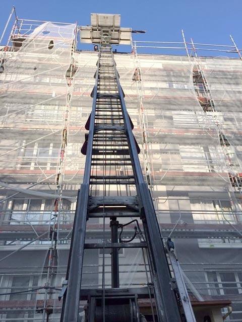 Location monte charge chantier